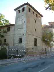 Estado actual de la vallada torre del Palacio. Foto JOSÉ UTRERA
